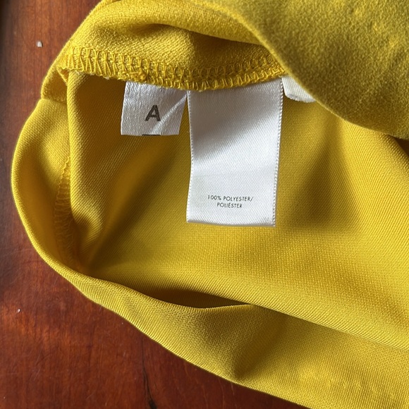 Ann Taylor beautiful cold shoulder yellow top xs - Picture 5 of 6